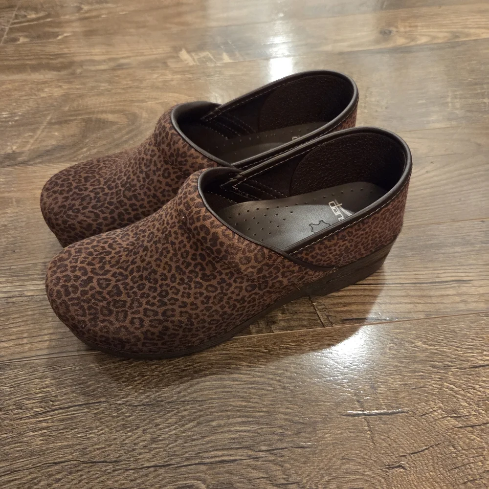 Dansko Animal Print Clogs - Size 40 - Picture 4 of 7